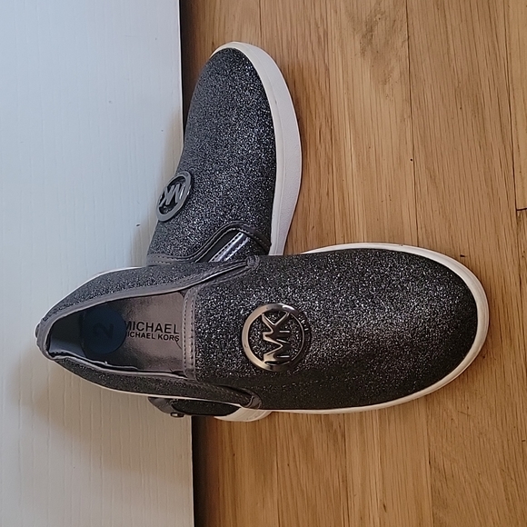 MICHAEL KORS SLIP ON SHOES SPARKE GRAY SIZE 2 GIRLS - Picture 1 of 8